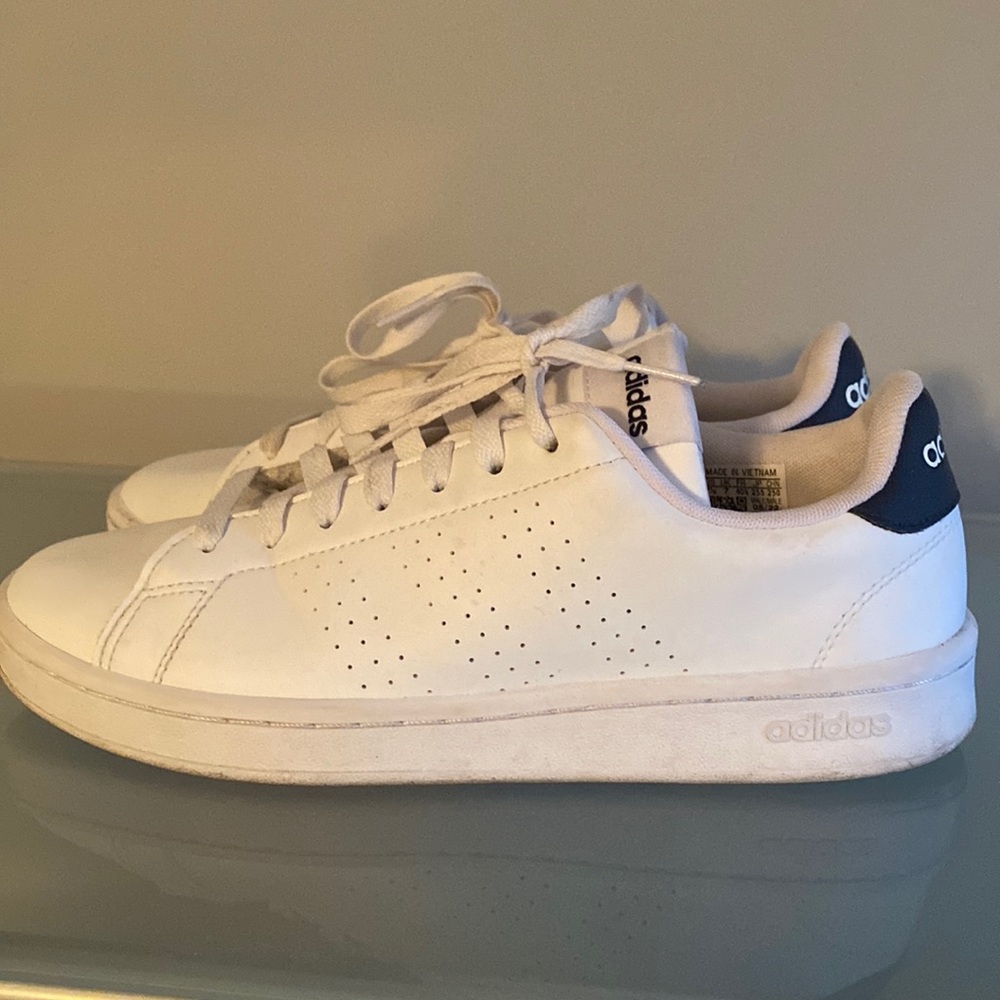 Adidas shoes for Men. Size 7 1/2